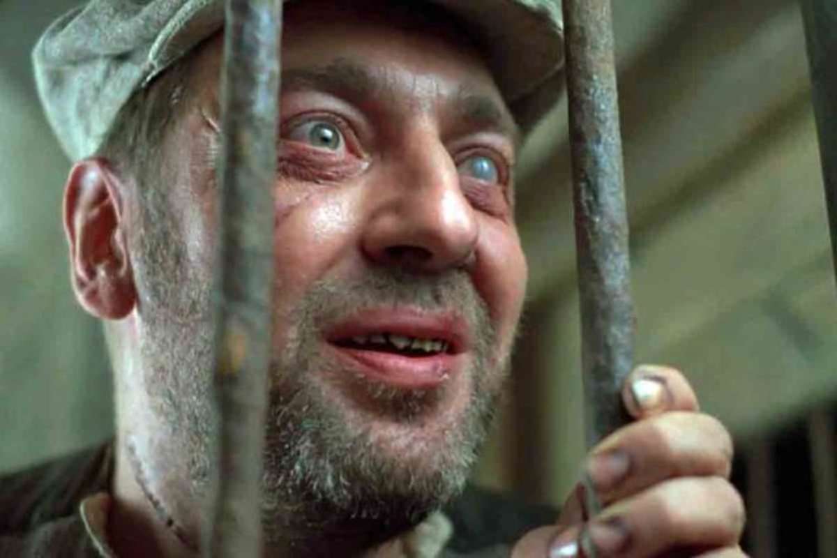 Paolo Bonacelli in una scena di Fuga di mezzanotte
