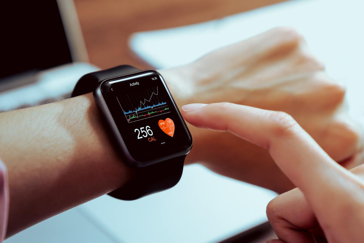 smartwatch che rileva il battito cardiaco